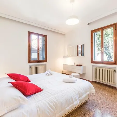 Ca' Roberta Apartment *